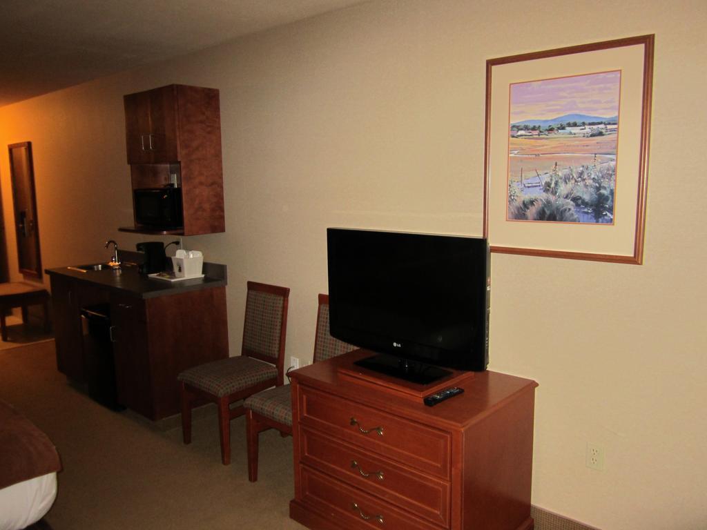 Super 8 By Wyndham Fort Nelson Bc מראה חיצוני תמונה