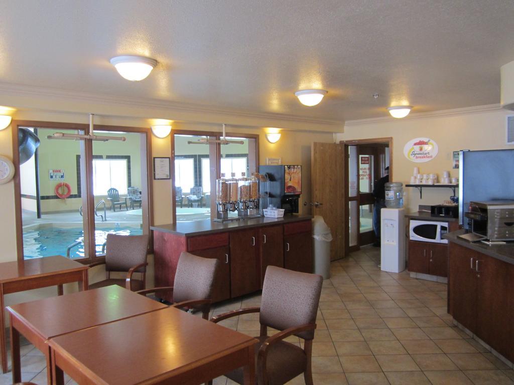 Super 8 By Wyndham Fort Nelson Bc מראה חיצוני תמונה
